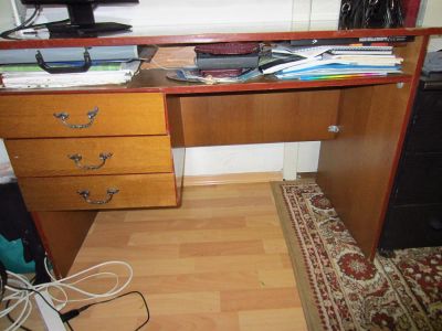Лот: 3220124. Фото: 1. Письменный стол. Столы, стулья, обеденные группы