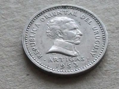 Лот: 19338629. Фото: 1. Монета пять сентесимо пять Уругвай... Америка