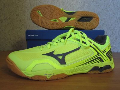 Лот: 12852725. Фото: 1. Продам кроссовки Mizuno Wave Medal... Кеды, кроссовки, слипоны