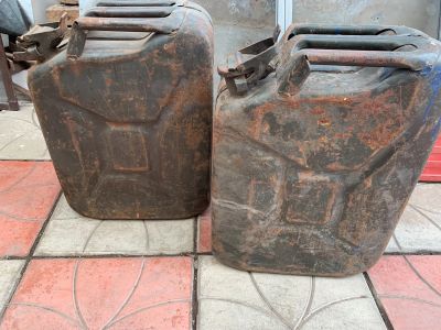Лот: 17514235. Фото: 1. 2 старые канистры. Ёмкости для топлива, канистры