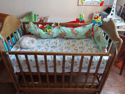 Лот: 20257725. Фото: 1. Кроватка детская бу с 2мя матрасами. Детские кровати и кроватки