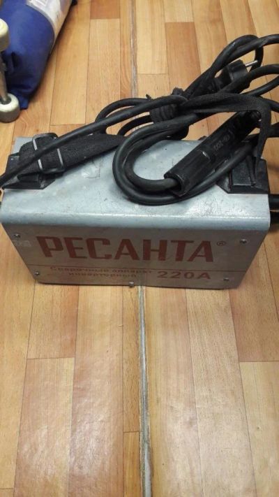 Лот: 10633514. Фото: 1. Сварочный инвертор Ресанта саи-220. Сварочные аппараты