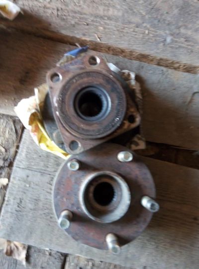 Лот: 7590970. Фото: 1. Ступицы передние subaru legacy... Ходовая, подвеска, рулевое управление