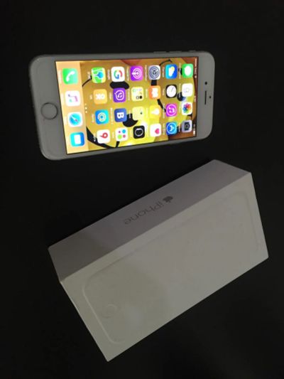 Лот: 6242015. Фото: 1. iPhone 6 16gb silver оригинальный... Смартфоны