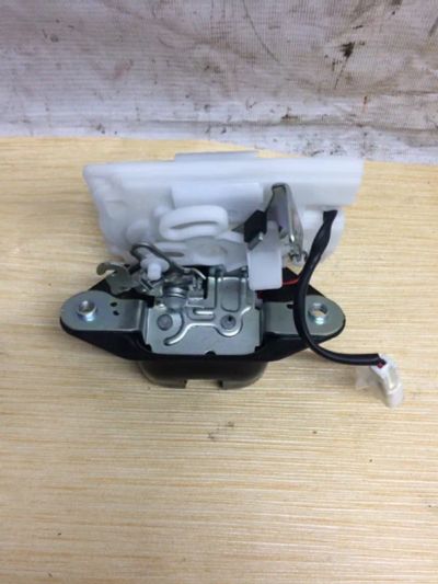 Лот: 21411524. Фото: 1. замок 5-й двери Honda Fit GE6... Двигатель и элементы двигателя