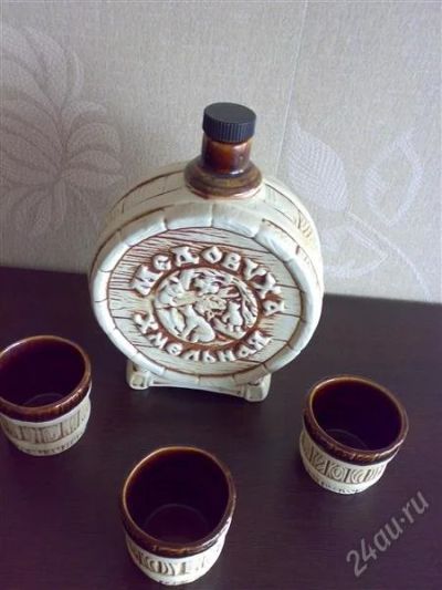 Лот: 2670559. Фото: 1. Емкость (штоф, фляга) и три стопки... Кружки, стаканы, бокалы