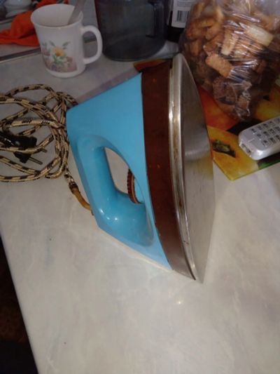 Лот: 15659246. Фото: 1. Утюг. Утюги, парогенераторы, отпариватели