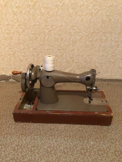Лот: 19942364. Фото: 1. Швейная машинка. Швейный и вязальный инструмент