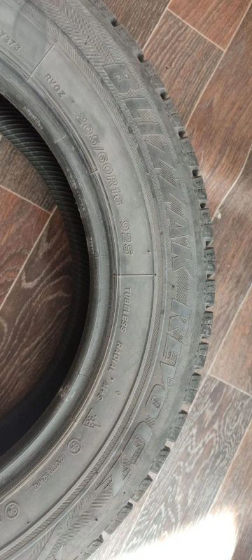 Лот: 24002358. Фото: 1. Bridgestone Blizzak Revo GZ 205... Шины
