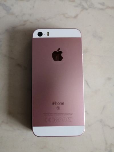 Лот: 18415450. Фото: 1. IPhone SE 32GB. Смартфоны
