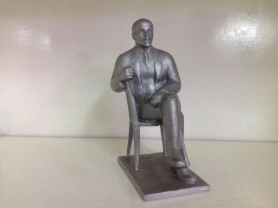 Лот: 6223033. Фото: 1. Статуэтка Ленин на стуле. Предметы интерьера и быта