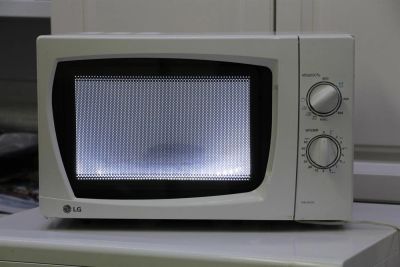 Лот: 3211038. Фото: 1. Микроволновая печь LG. Микроволновки, мини-печи
