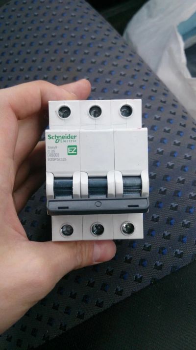 Лот: 11497941. Фото: 1. Schneider electric Easy9 c25 4... Автоматы, пакетники, предохранители