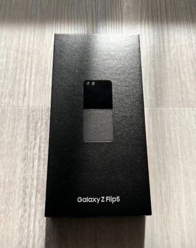 Лот: 20742719. Фото: 1. samsung galaxy z flip 5 8/256... Смартфоны