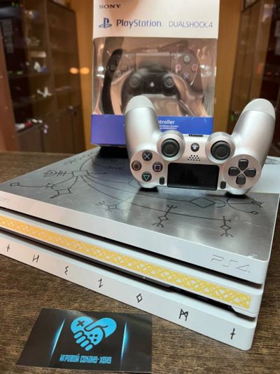 Лот: 21287950. Фото: 1. 2 джойстика + Playstation 4 Pro... Игровые приставки, консоли