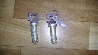 Лот: 6879064. Фото: 1. Личинки 2шт. 2 ключа ВАЗ. Другое (автозапчасти)