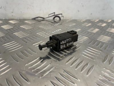 Лот: 21703320. Фото: 1. концевик педали тормоза Chevrolet... Двигатель и элементы двигателя