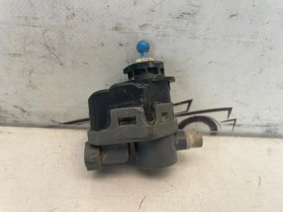 Лот: 24589357. Фото: 1. корректор фар Nissan Primera P12. Двигатель и элементы двигателя