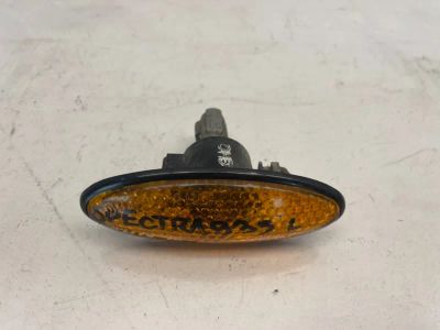 Лот: 22460058. Фото: 1. повторитель поворота Kia Spectra... Другое (автозапчасти)