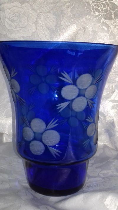 Лот: 25882211. Фото: 1. Ваза для цветов синяя. С рисунком... Вазы