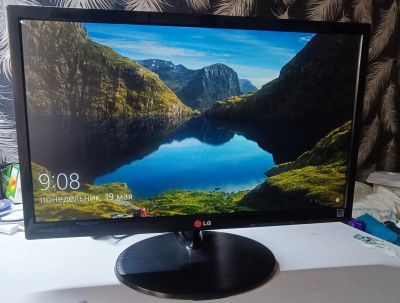 Лот: 25376350. Фото: 1. Монитор LG 22EA53T (2013). ЖК-мониторы