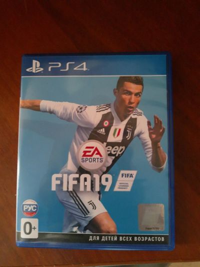Лот: 14011354. Фото: 1. FIFA 19 PS4. Игры для консолей