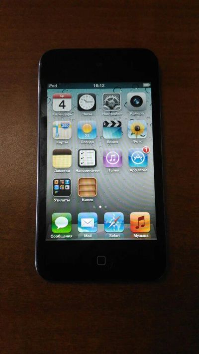Лот: 7548380. Фото: 1. Apple iPod touch 4 8Gb. Плееры