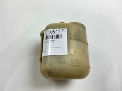 Лот: 25324065. Фото: 1. Бачок расширительный Mazda 626... Двигатель и элементы двигателя