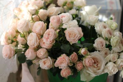 Лот: 11549089. Фото: 1. Ароматные цветы с кустовой розой... Другое (растения и животные)
