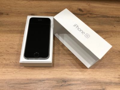 Лот: 13979887. Фото: 1. iPhone SE Space Gray 16 Gb. Смартфоны