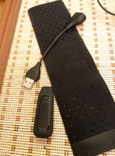 Лот: 6178089. Фото: 1. шагомер FitBit One. Пульсометры, шагомеры, секундомеры