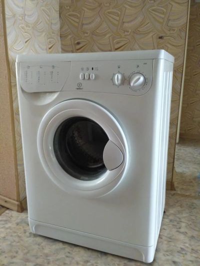 Лот: 9588689. Фото: 1. Стиральная машина Indesit. Стиральные машины
