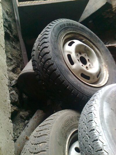 Лот: 3302040. Фото: 1. nokian 13 с шипами. Шины