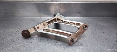 Лот: 22463287. Фото: 1. Кронштейн пассажира правый Yamaha... Запчасти
