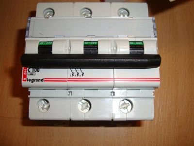 Лот: 3882111. Фото: 1. Автомат Legrand 100A 3х Италия... Автоматы, пакетники, предохранители