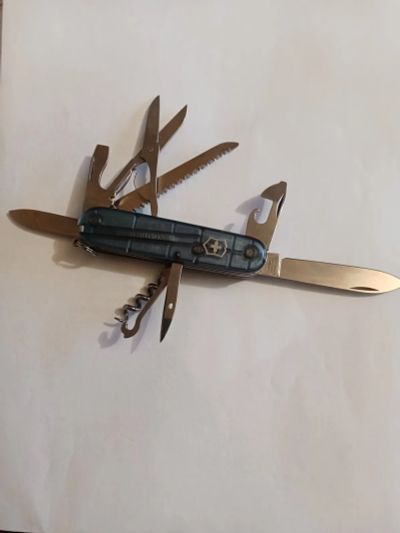 Лот: 20965364. Фото: 1. Нож victorinox. Ножи, топоры