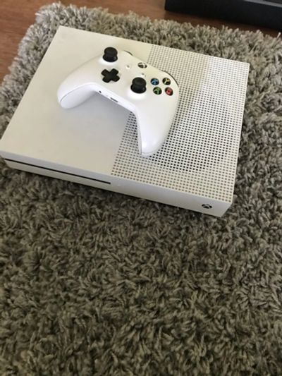 Лот: 16419561. Фото: 1. Xbox One S. Игровые приставки, консоли