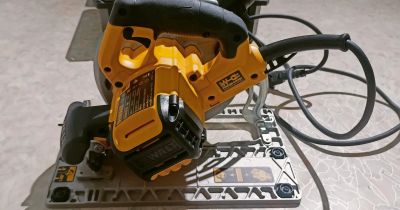 Лот: 24985955. Фото: 1. Дисковая (циркулярная) пила DeWalt... Электроинструмент