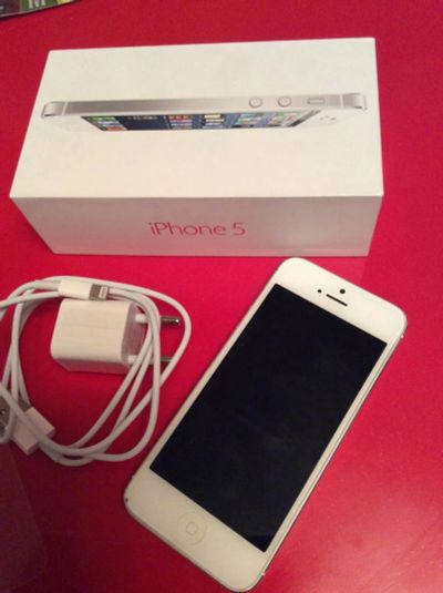 Лот: 6217772. Фото: 1. iPhone 5 32 гига. Смартфоны