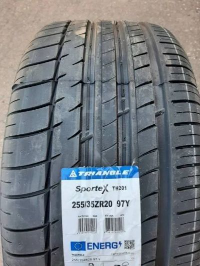 Лот: 23355290. Фото: 1. Летняя резина 255/35 R-20 "Triangle... Шины
