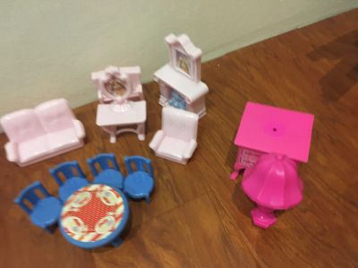 Лот: 23602763. Фото: 1. Много мебели для кукол, спальня... Игровые наборы
