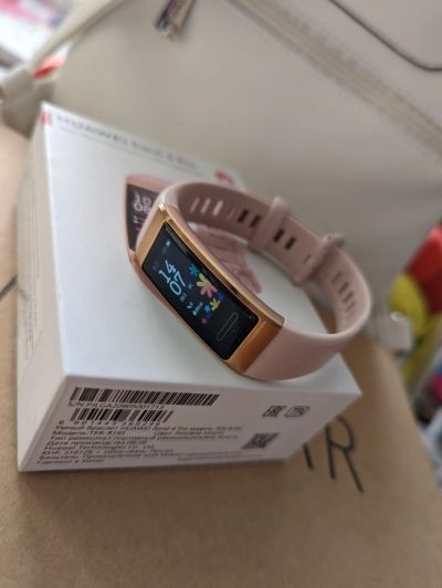 Лот: 18666626. Фото: 1. Фитнес-браслет huawei Band 4 Pro... Смарт-часы, фитнес-браслеты, аксессуары