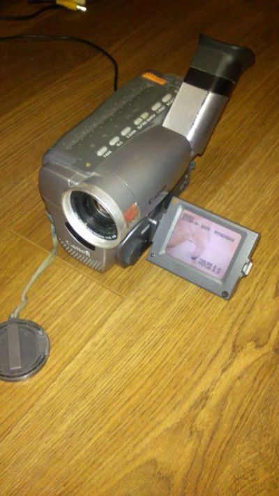 Лот: 4799036. Фото: 1. Видеокамера кассетная Canon V... Видеокамеры