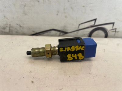 Лот: 24591855. Фото: 1. концевик педали тормоза Nissan... Двигатель и элементы двигателя