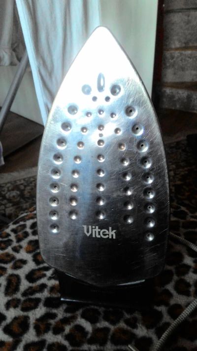 Лот: 7480129. Фото: 1. Утюг Vitek. Утюги, парогенераторы, отпариватели