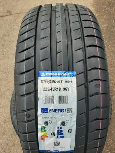 Лот: 22269961. Фото: 1. 225/45 R19 96Y Triangle EffeXSport... Шины
