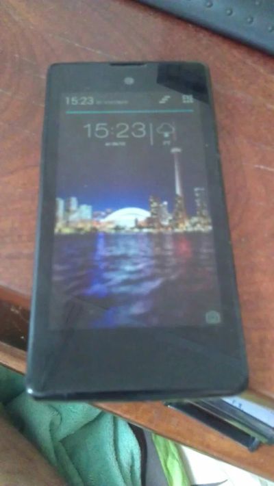 Лот: 6224156. Фото: 1. YotaPhone б/у. Смартфоны