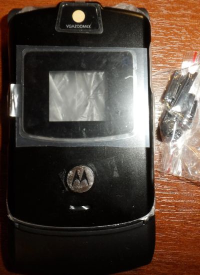 Лот: 12326406. Фото: 1. Корпус Motorola V3 + внешнее стекло. Корпуса, клавиатуры, кнопки
