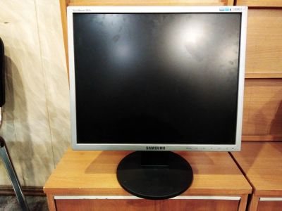 Лот: 10021776. Фото: 1. монитор 19" Samsung 943N разрешение... ЖК-мониторы