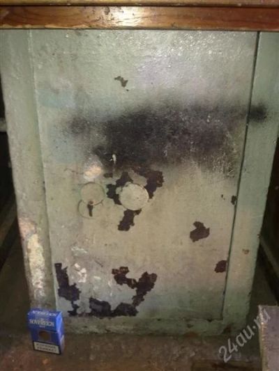 Лот: 1107075. Фото: 1. старый но мощный сейф. Сейфы, металлические шкафы